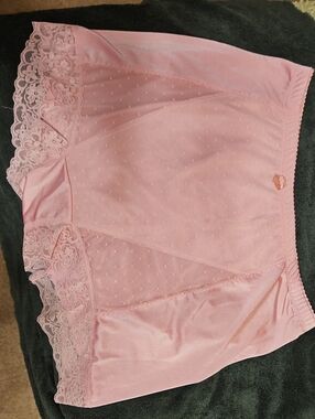 NIB Rhonda Shear Pink Lace Trim Women's Slip Short - Soft Stretch Camisole Layer